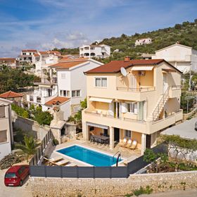 Ház A Tenger Mellett Medencével Razanj, Rogoznica - 19552 Ražanj