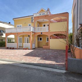 Apartmanok Parkolóhellyel Vodice - 19577