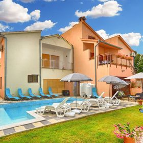 Apartmanok Családok Részére Medencével Fazana - 19595 Fažana