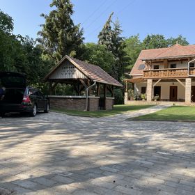 Terrace Apartments III Eger