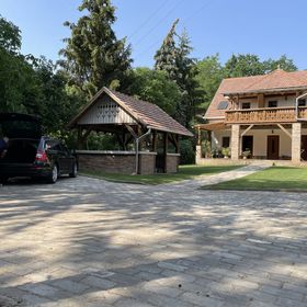 Terrace Apartments III Eger