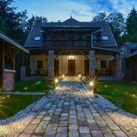 Terrace Apartments III Eger