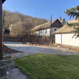 Kégli Apartman és Fürdőház Hollókő