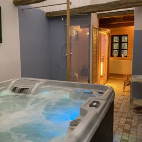 Kégli Apartman és Fürdőház Hollókő