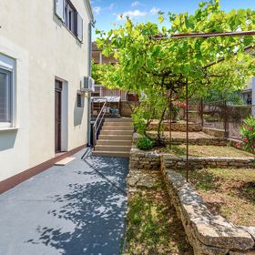 Apartman Gornji Karin - CDI433