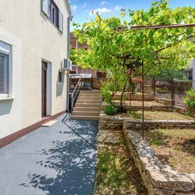 Apartman Gornji Karin - CDI433