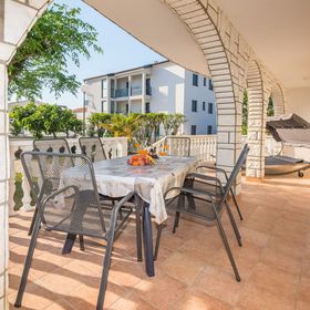 Apartments Loncar Vir 