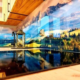 Borówka- u podnóża gór, nad jeziorem Czorszyńskim