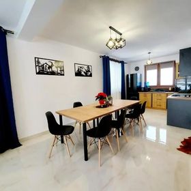 Borówka- u podnóża gór, nad jeziorem Czorszyńskim