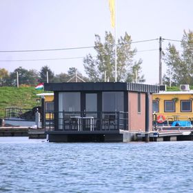 Tiszavirág Úszóház Abádszalók