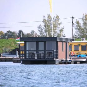 Tiszavirág Úszóház Abádszalók