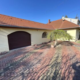 Fügefa Apartman Balatonmáriafürdő