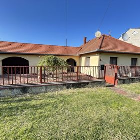 Fügefa Apartman Balatonmáriafürdő