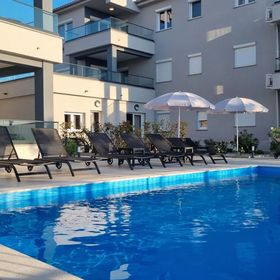 Luxury apartments with pool Punta Šilo