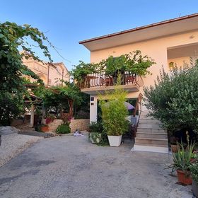 Apartments Jasmine Okrug Gornji