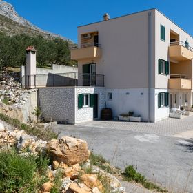Apartmanok Parkolóhellyel Dugi Rat, Omis - 19516 Dugi Rat