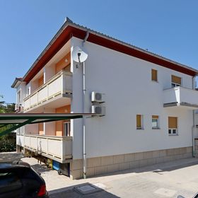 Apartmanok és Szobák A Tenger Mellett Banjol, Rab - 19692 Banjol