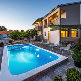 Ház Családok Részére Medencével A Tenger Mellett Razanj, Rogoznica - 19735 Ražanj