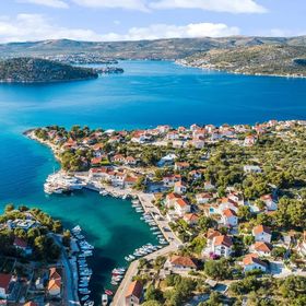 Ház Családok Részére Medencével A Tenger Mellett Razanj, Rogoznica - 19735 Ražanj