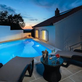 Ház Családok Részére Medencével Nerezisca, Brac - 20132 Nerežišća