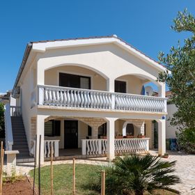 Apartmanok Parkolóhellyel Vir - 20147