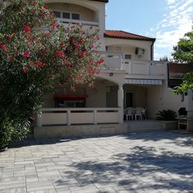 Apartmanok Parkolóhellyel Vir - 20205