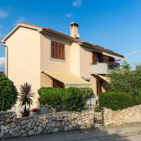 Apartmanok Parkolóhellyel Krk - 20361