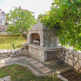 Apartmanok és Szobák Parkolóhellyel Malinska, Krk - 20371 Malinska