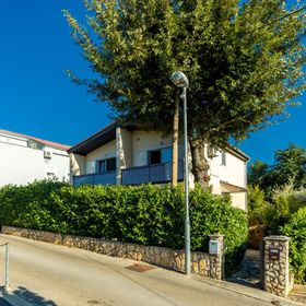 Apartmanok Parkolóhellyel Njivice, Krk - 20473 Njivice