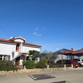 Apartmanok Parkolóhellyel Njivice, Krk - 20479 Njivice