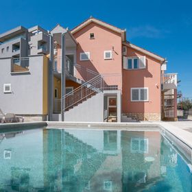 Apartmanok Családok Részére Medencével Split - 21026