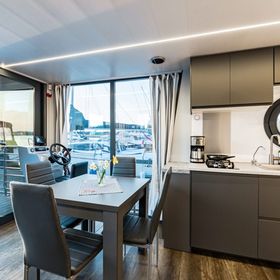 Domki na wodzie Topiko Czarter - Port Trygort