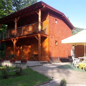 Tölgyfa Büfé és Vendégház Kesztölc Klastrompuszta 