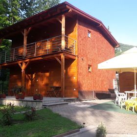 Tölgyfa Büfé és Vendégház Kesztölc Klastrompuszta 