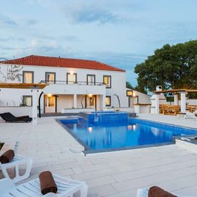 Nyaralóház Medencével Zadar - 21414