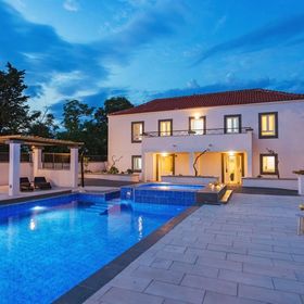 Nyaralóház Medencével Zadar - 21414