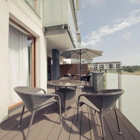 Słoneczny apartament z dużym tarasem tuż przy lesie