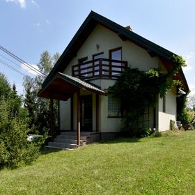 Dom wśród modrzewi Uście Gorlickie