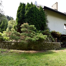 Dom wśród modrzewi Uście Gorlickie