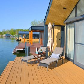 Sunset Bay Abádszalók