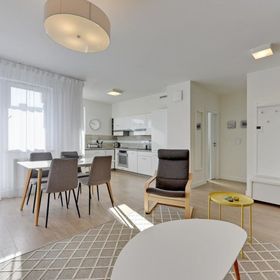 PLATINIUM LOFTS Awiator Modern 83 