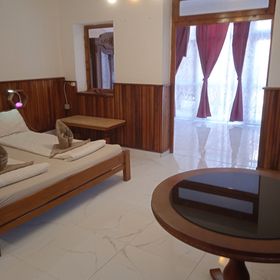 R4 Rolléder Apartman-ház Siklós