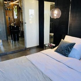 LUKSUSOWE Waikiki w Krainie Alicji