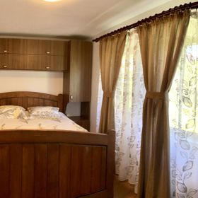 Casa de sub Salcie Curtea de Argeș