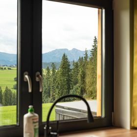 Dom z widokiem na góry i prywatnym jacuzzi w Zębie