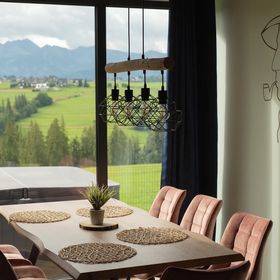 Dom z widokiem na góry i prywatnym jacuzzi w Zębie