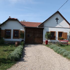 Tölgyfaodú Vendégház Bakonykúti