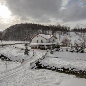 Cabana Casa de pe Vale Vulcan