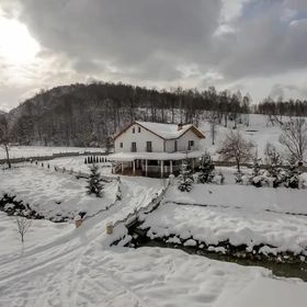 Cabana Casa de pe Vale Vulcan
