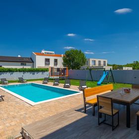 Vendégház Bale - CLS460